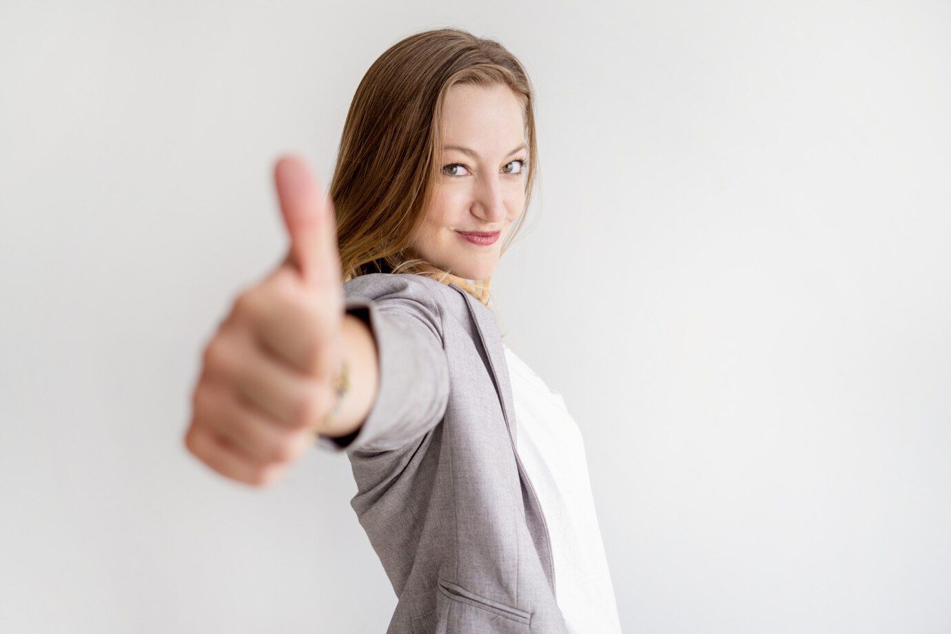 confident-beautiful-business-woman-showing-thumb-up_1262-16153